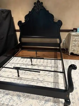HICKORY CHAIR FRENCH COUNTRY CARVED QUEEN BED (Ebony)