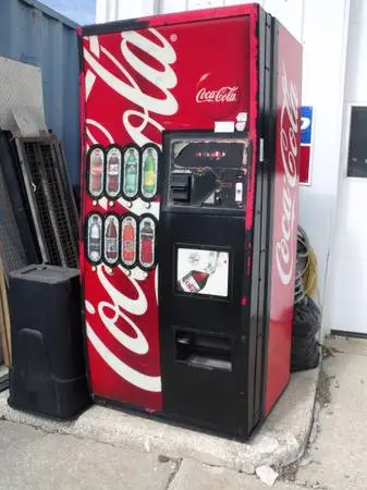 Working Coca Cola / Coke Vending Pop Machine