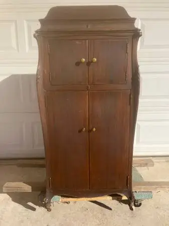 Record Player Victrola