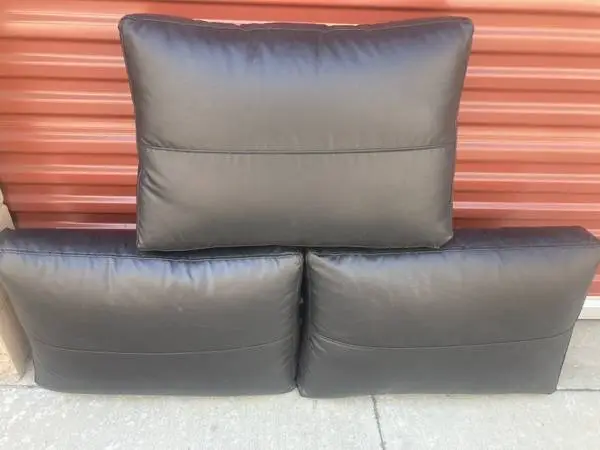 Pillows/cushions,3 black leather,quality,universal,clean,like new.