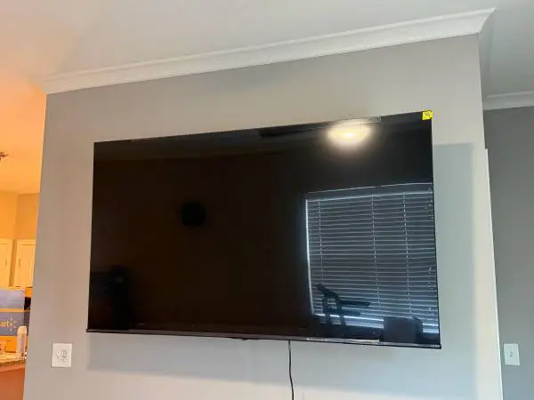 Hisense 75” tv with wall mount & 3 year warranty