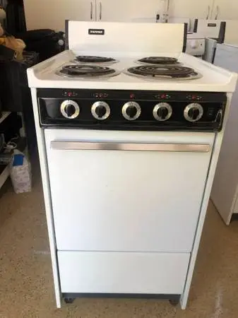 Stove , 20 Electric ,Like brand new ,( with pig tail) cord