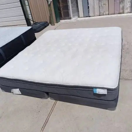 King sealy pillowtop mattress and box spring