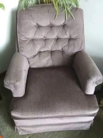 ROCKING CHAIR THAT SWIVELS