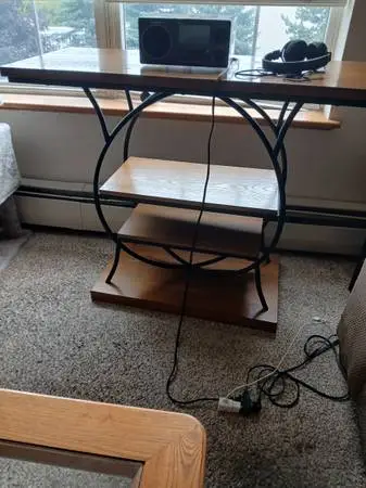Amost new very sturdy stand/shelf.