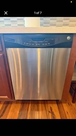 NICE AND CLEAN - DEPENDABLE 24” DISHWASHER IN STAINLESS STEEL