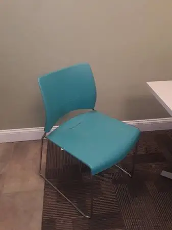 Set of 4 stackable chairs