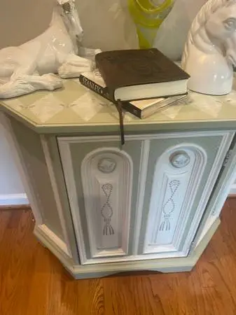Cabinet chest