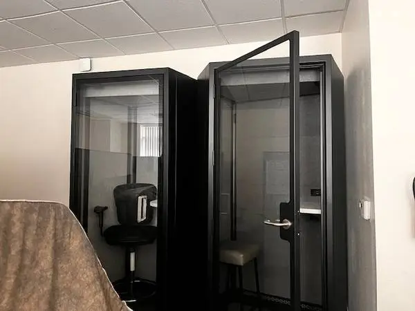 Single Phone Booth (Black-glass) by FACET