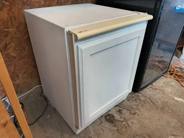 White U-Line Mini Refrigerator 2.1 Cu Ft Model # COMBO 29 Used