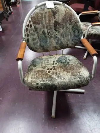 4-Cushion Chairs 10035
