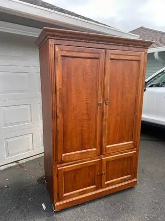 Entertainment cabinet