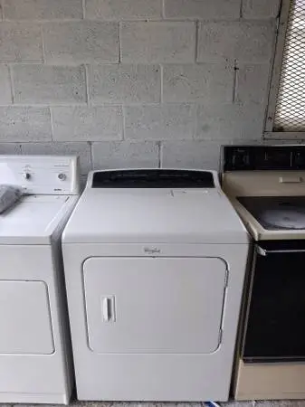 whirpool dryer in excellent condition Pick up & Delivery available