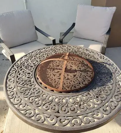 Fire Pit Table w/4 Chairs/Cushions/Pillows