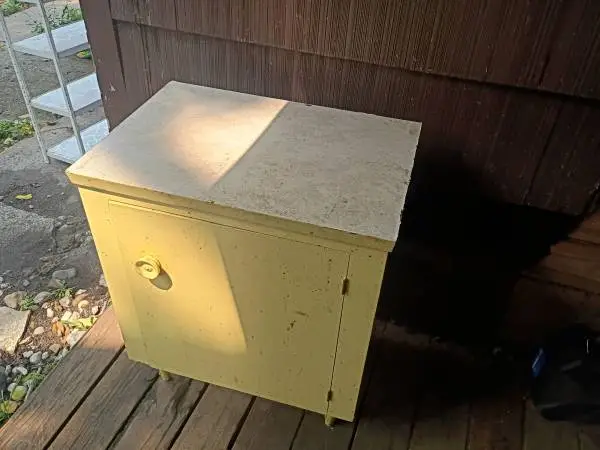 Yellow one-door cabinet/shelf