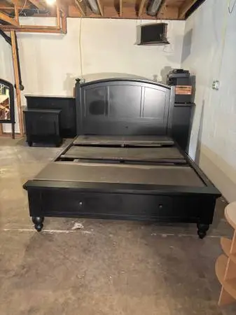 Bedroom set black queen or full size