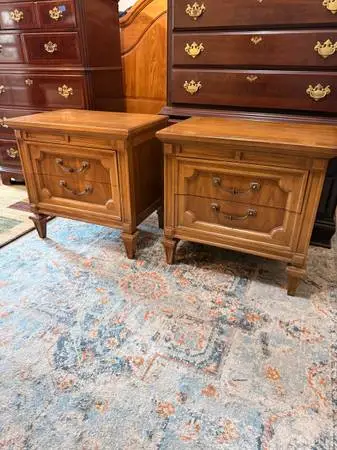 2 nightstands