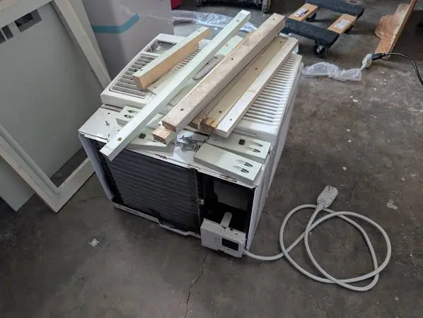 Used heating+cooling LG window AC unit (model # LW8021HRSM)