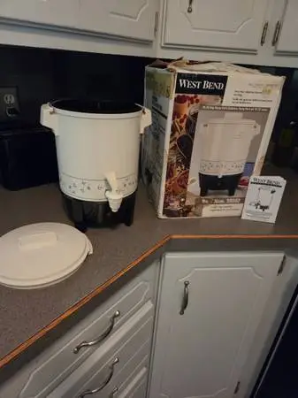 Coffee Pot, West Bend 22 cup Cafeteria Party Perk