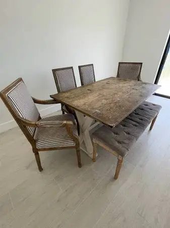 Dining table set