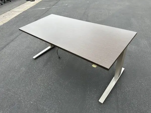 HUGE QUANTITY OF SIT STAND DESKS AT DISCOUNT PRICES