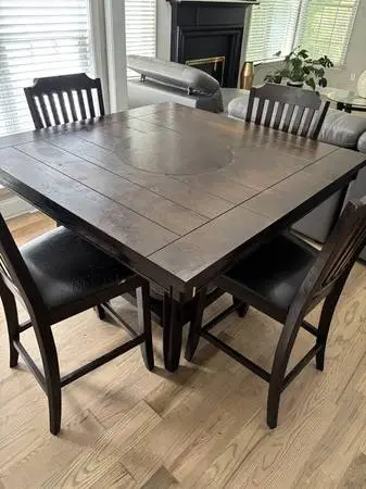 BEAUTIFUL OAK WOOD DINING SET!