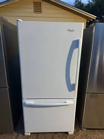 Whirlpool White Top Fridge Bottom Freezer Refrigerator For Sale $240