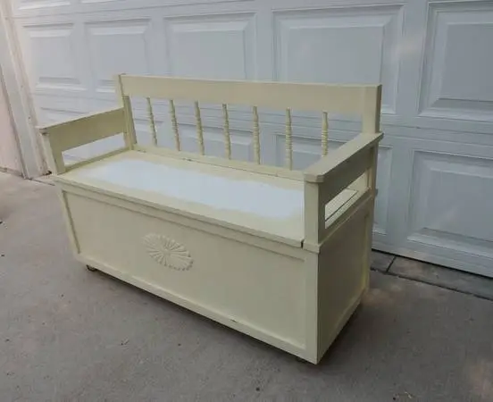 Storage bench on wheels