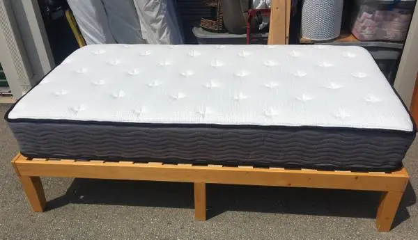 ••••Twin Platform Bed with Mattress••••