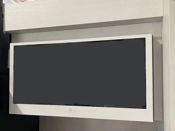Awesome Condition LG Microwave we cant keep b/c we are moving :(
