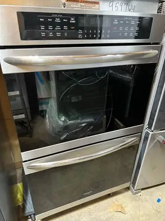 Frigidaire Gallery 30-in Double Electric Wall Oven (Self Cleaning)