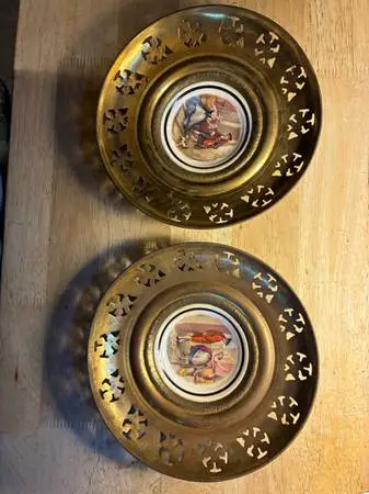 Hanging wall plates