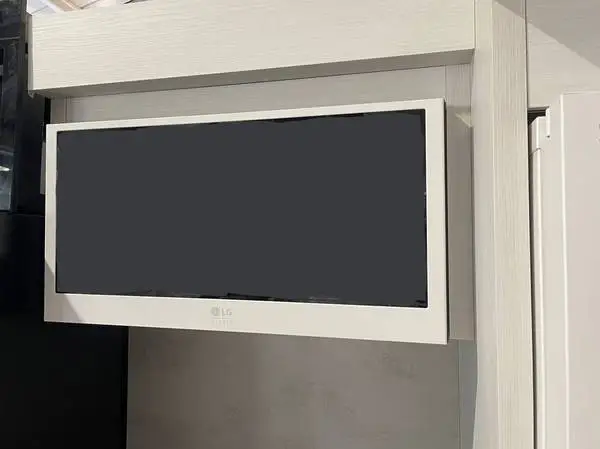 Awesome Condition LG Microwave we cant keep b/c we are moving :(