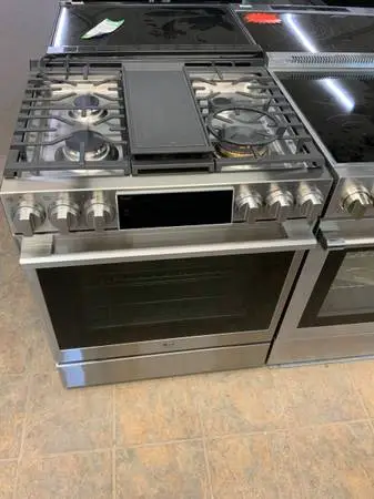 **LG STAINLESS 5 BURNER GAS SLIDE IN STOVE**ON SALE NOW**