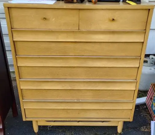 MID CENTURY MODERN DRESSER