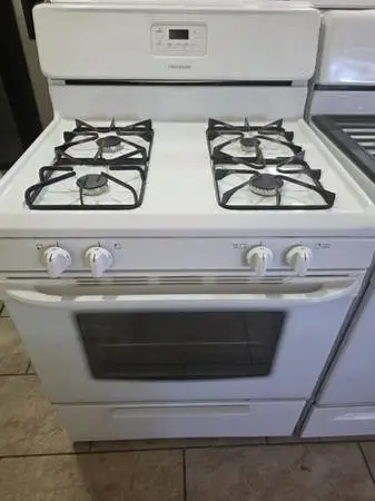 FRIGIDAIRE GAS STOVE