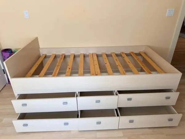 Girls bed set with drawers