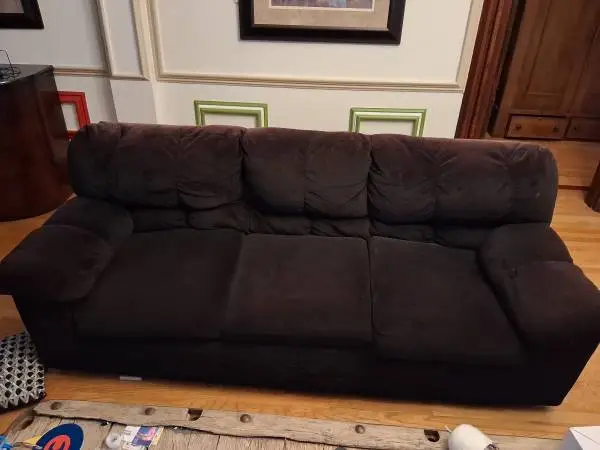 Hide-away bed couch with soft cushons good condition