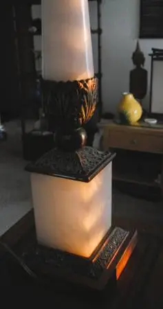 Fabulous! Tall Vintage ALABASTER LAMP, nice glow