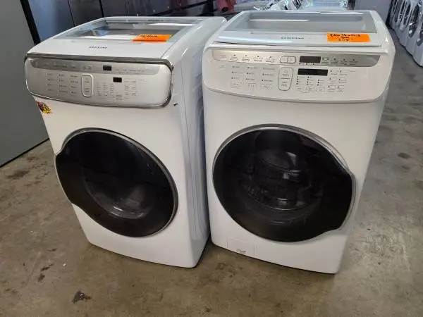 Samsung white steam washer and gas dryer