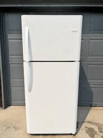 Free Delivery-Frigidaire Refrigerator (20 cu. ft.– Excellent Condition