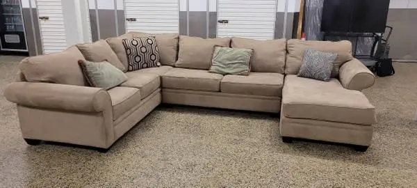 Large Sectional (I CAN DELIVER)
