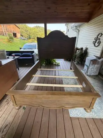 Queen platform bed