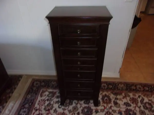 8 DRAWER KINCAID JEWELRY CHEST-LIKE NEW