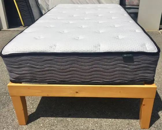****Twin Platform Bed with Mattress ****