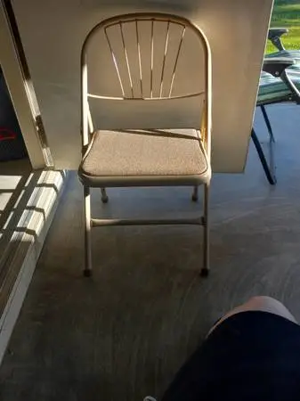 4 METAL FOLDING CHAIRS