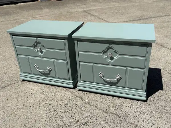 Set of 2 solid wood nightstands #1832
