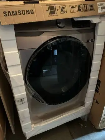 Samsung - 7.5 Cu. Ft. Stackable Smart Gas Dryer with Steam Sanitize
