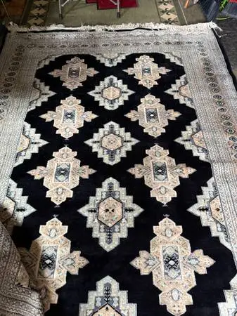 Fine Hand-Knotted Pakistani Jaldar Area Rug