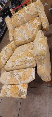RECLINER EXCELLENT CONDITIONS SUPER CLEAN AND CONFORTABLE PRICE FIRME